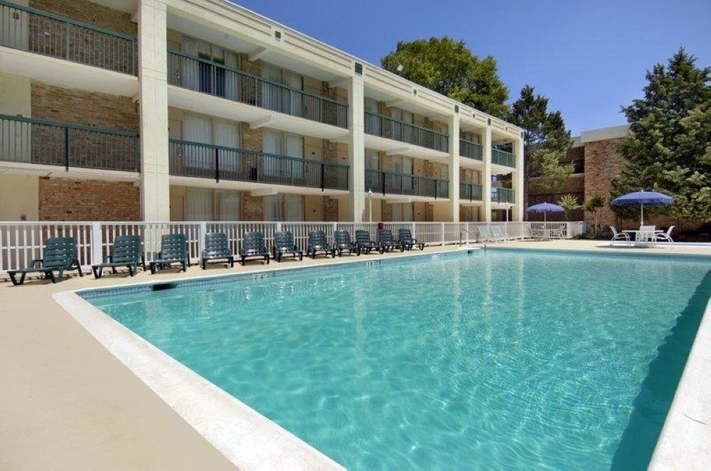 Rodeway Inn Sandston Exterior photo